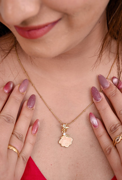Stunning Seashell Pendant Chain Necklace